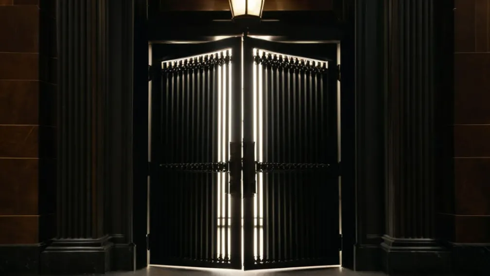 إطلاق سراح ساركوزي مع حظر التواصل مع دارمانان: الرئيس الفرنسي السابق يعلق على تجربته في السجن