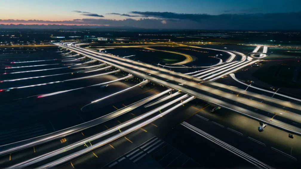 هولندا: تعليق حركة الملاحة الجوية بمطار أيندهوفن بسبب طائرات مسيرة مجهولة