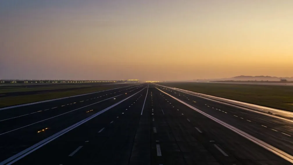 مطار بروكسل يعلق الرحلات الجوية بسبب تقارير عن طائرات بدون طيار