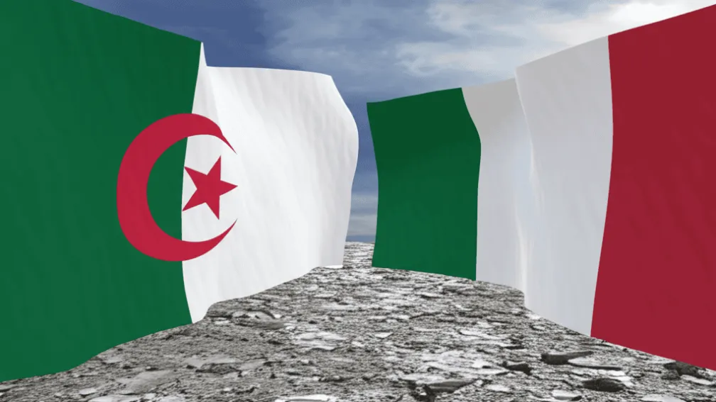 الجزائر تطرد 12 موظفاً فرنسياً