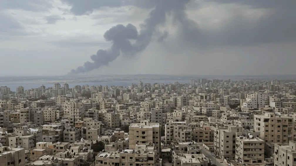 غزة: الدفاع المدني يعلن عن 25 قتيلاً في ضربات إسرائيلية