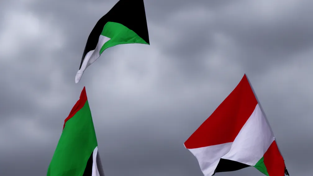 محمود عباس يعين مستشاراً مقرباً نائباً لرئيس منظمة التحرير الفلسطينية