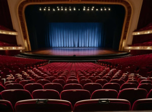 اشتباكات في قاعة فلهارموني باريس: اعتقال متظاهرين مؤيدين للفلسطينيين