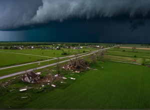 إعصار مدمر يضرب جنوب البرازيل: خمسة قتلى وأكثر من 130 مصاباً