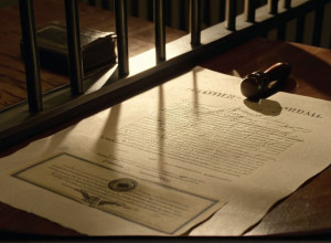 ترامب يعفو مجددًا عن أحد مهاجمي الكابيتول الذي ظل في السجن بسبب حيازة أسلحة غير قانونية