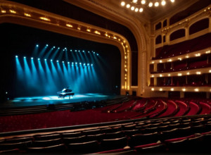 نشطاء مؤيدون لفلسطين يتعرضون للضرب خلال حفل أوركسترا إسرائيل في باريس