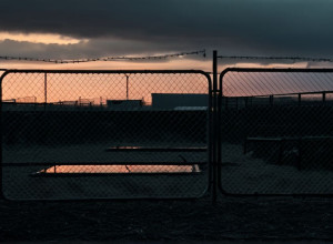 الخوف يسيطر على المهاجرين من غرب إفريقيا: ترحيل قسري بعد الطرد من الولايات المتحدة