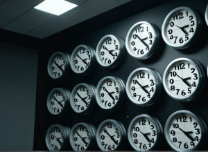 تخبط في "لا تريبيون": مشروع الإصلاح التحريري يتوقف مؤقتًا