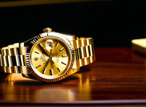 ترامب يتلقى هدايا ذهبية من رجال أعمال سويسريين