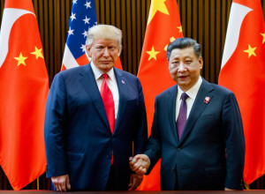 شي جين بينغ يدعو ترامب لاتخاذ موقف بشأن أزمة اليابان وتايوان