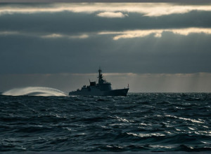 فرنسا تتبنى أساليب جديدة لاعتراض قوارب المهاجرين في القناة الإنجليزية