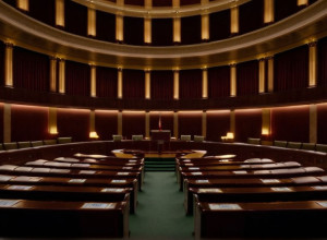 اللجنة البرلمانية الفرنسية ترفض ميزانية الضمان الاجتماعي: توتر يلوح في الأفق لحكومة ليكورنو