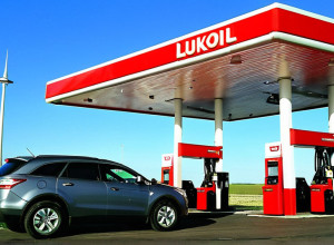 إدارة ترامب تعلّق جزئيًا عقوبات "لوك أويل"