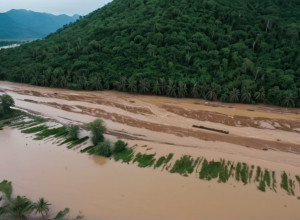 فيضانات كارثية في جنوب شرق آسيا: أكثر من 1000 قتيل ومئات المفقودين