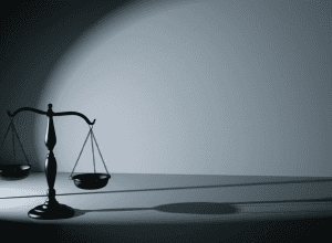 عائلة يانيس تروي: انتحار مراهق بعد إطلاق سراح معتديه