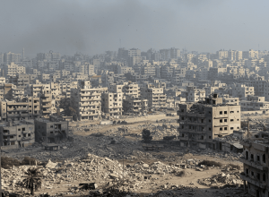 تصاعد الصراع: 15 قتيلاً في غارات إسرائيلية على غزة - الدفاع المدني