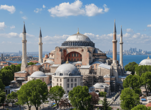 بدء أعمال ترميم قبة آيا صوفيا التاريخية في إسطنبول