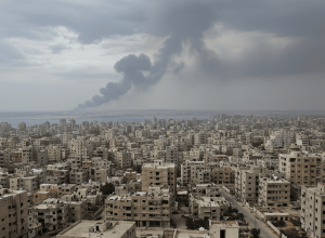 غزة: الدفاع المدني يعلن عن 25 قتيلاً في ضربات إسرائيلية