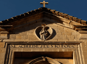 أبرشية تولون: انعكاس التوترات الداخلية في الكنيسة الكاثوليكية الفرنسية