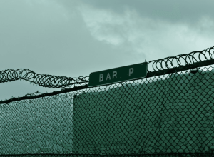 تدهور أوضاع استقبال اللاجئين الأوكرانيين في باريس: أسوار شائكة تحيط بمراكز الإيواء