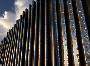 ترامب يوقف المفاوضات التجارية مع كندا بسبب إعلان مناهض للرسوم الجمركية