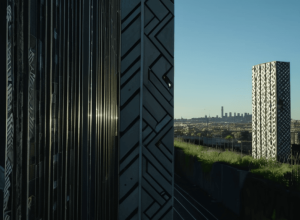 ضواحي فرنسا: هل الأحياء الشعبية هي "الحل" أم "المشكلة"؟ نقاش حول التمييز والعنف الشرطي.