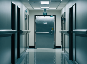 الحكومة الفرنسية تعد إجراءات تقشف جديدة بخصوص المساعدة الطبية الحكومية (AME)