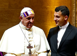 فيليبو سورتشينيللي: خياط البابا المثلي والفخور بدينه يتحدث عن الفاتيكان والكنيسة