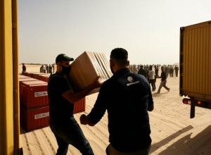 فرنسا ترسل حوالي 400 طن من المساعد الغذائي إلى غزة