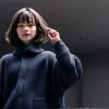 مغنية فرنسية تذرف الدموع في مهرجان كان السينمائي بعد عرض فيلمها الافتتاحي