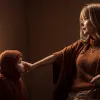 غلاف ألبوم سابرينا كاربنتر الجديد يثير جدلاً واسعاً: لماذا أصبحت نجمة البوب محطّ الأنظار؟