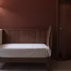تصعيد عسكري خطير بين إيران وإسرائيل، وماكرون يرد على طموحات ترامب في غرينلاند، واشتباكات في مظاهرات أمريكية
